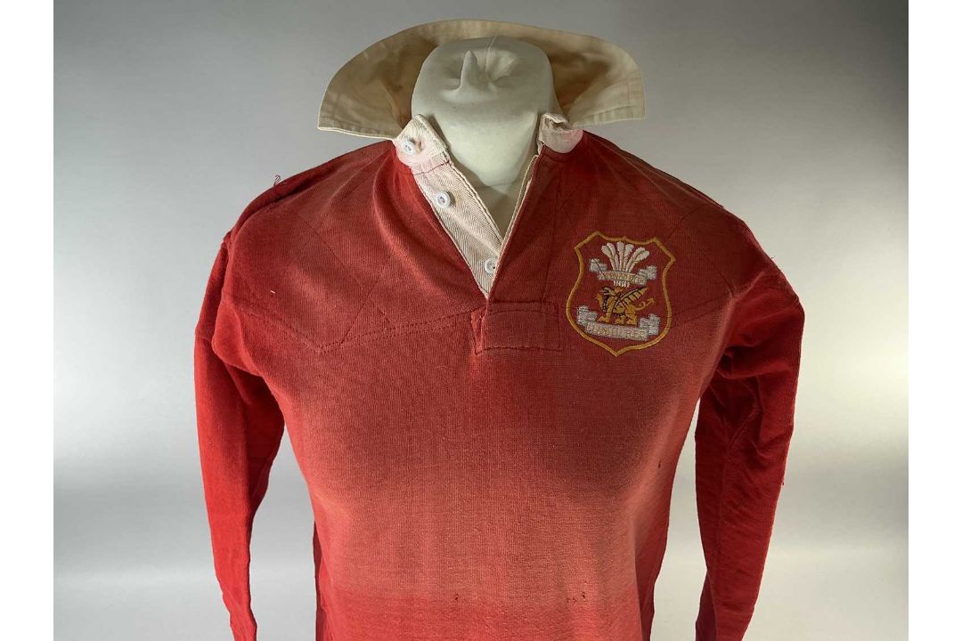 A VICTORIOUS 1972 LLANELLI RUGBY UNION JERSEY FAMOUSLY MATCH-WORN BY TOMMY DAVID VERSUS NEW - Image 5 of 24