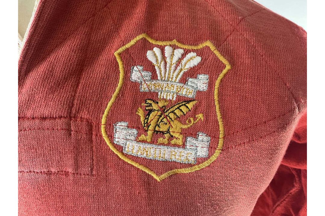A VICTORIOUS 1972 LLANELLI RUGBY UNION JERSEY FAMOUSLY MATCH-WORN BY TOMMY DAVID VERSUS NEW - Image 6 of 24