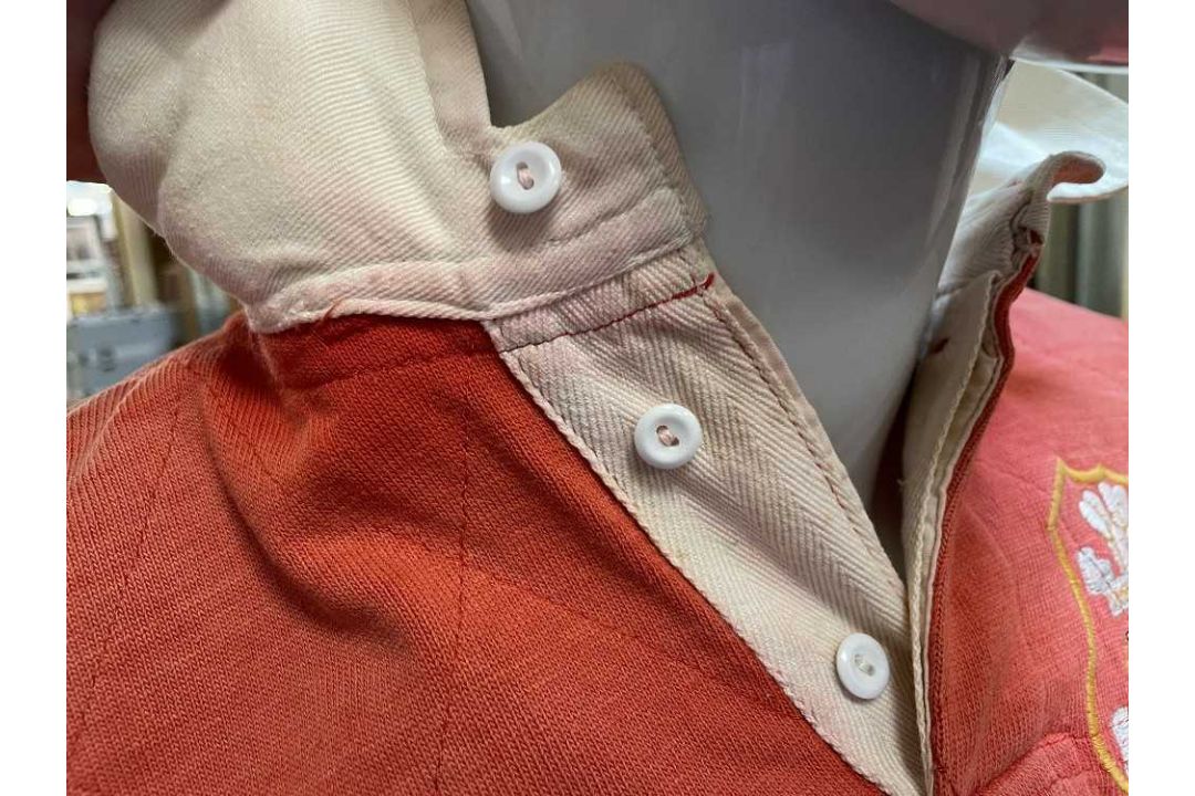 A VICTORIOUS 1972 LLANELLI RUGBY UNION JERSEY FAMOUSLY MATCH-WORN BY TOMMY DAVID VERSUS NEW - Image 16 of 24