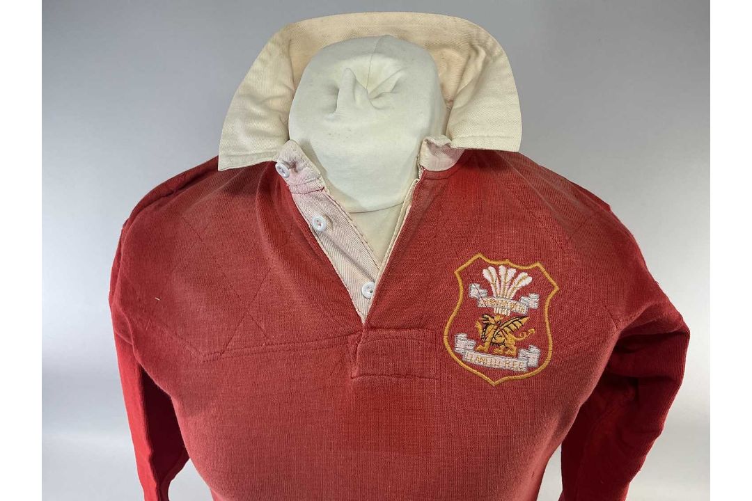 A VICTORIOUS 1972 LLANELLI RUGBY UNION JERSEY FAMOUSLY MATCH-WORN BY TOMMY DAVID VERSUS NEW - Image 10 of 24