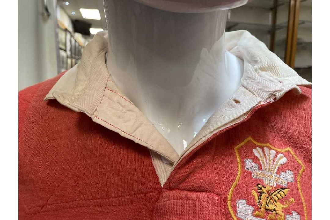 A VICTORIOUS 1972 LLANELLI RUGBY UNION JERSEY FAMOUSLY MATCH-WORN BY TOMMY DAVID VERSUS NEW - Image 24 of 24
