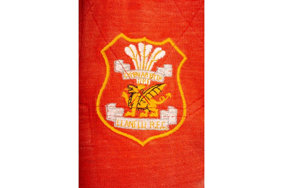 A VICTORIOUS 1972 LLANELLI RUGBY UNION JERSEY FAMOUSLY MATCH-WORN BY TOMMY DAVID VERSUS NEW - Image 3 of 24