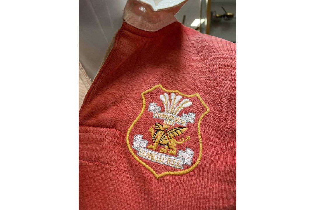 A VICTORIOUS 1972 LLANELLI RUGBY UNION JERSEY FAMOUSLY MATCH-WORN BY TOMMY DAVID VERSUS NEW - Image 17 of 24