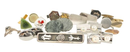 VARIOUS SILVER / WHITE METAL CUFFLINKS, Mexican white metal tie slide, etc. Provenance: private