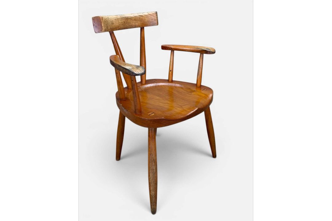UNUSUAL VERNACULAR WINDSOR CHAIR, stout spindles supporting independent cresting rail and paddle - Image 1 of 5