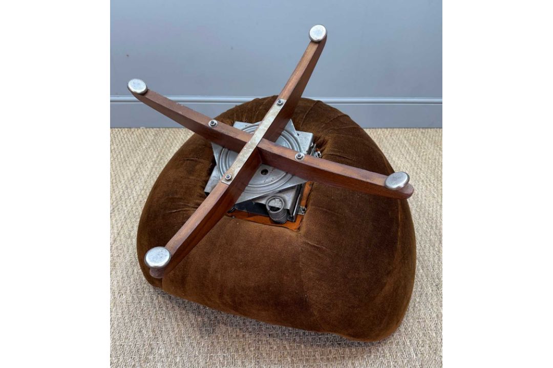 MID-CENTURY 'SWIVEL & ROCK' EGG CHAIR, in the manner of Greaves and Thomas, chocolate brown Dralon - Image 6 of 7