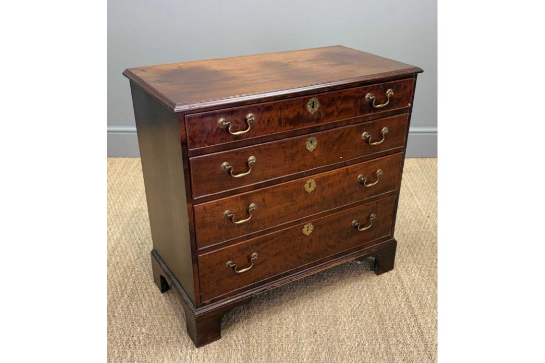 SMALL EARLY 19TH CENTURY MAHOGANY CHEST, four long graduated drawers, swan-neck brass handles, - Image 2 of 5