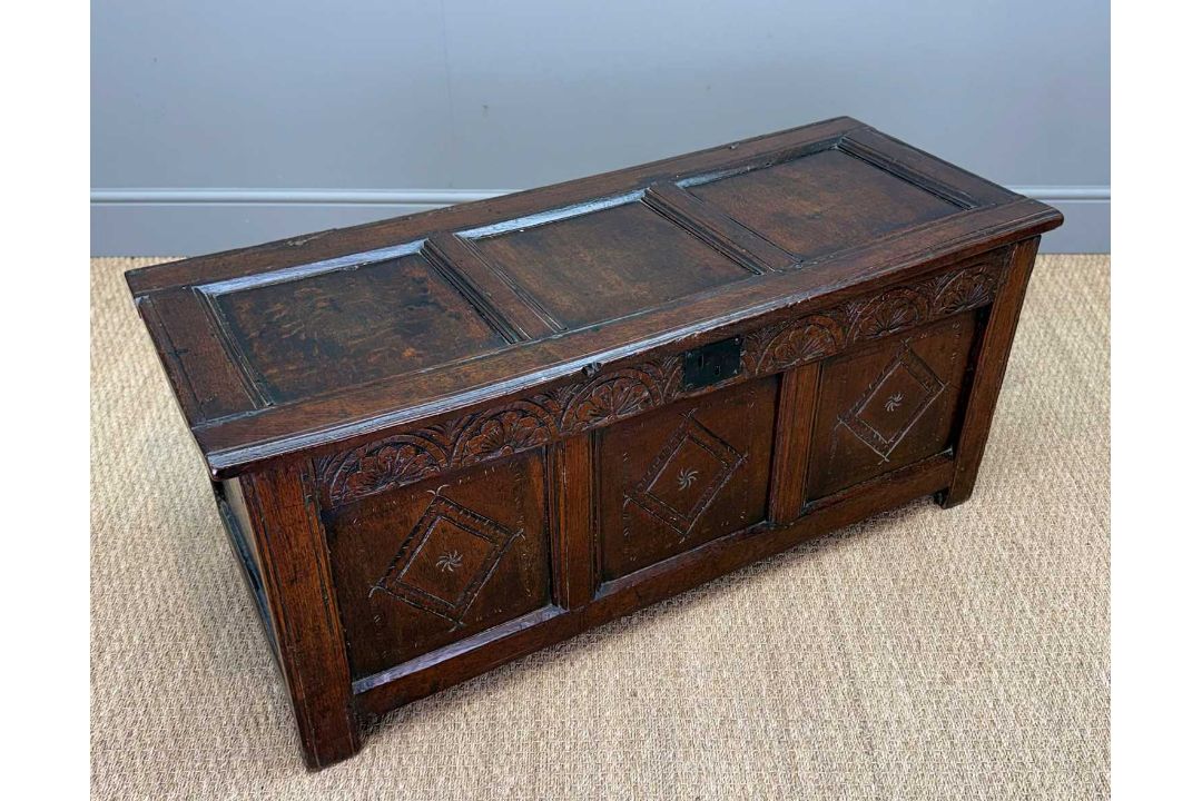 18TH CENTURY WELSH JOINED OAK CARVED COFFER, 53 (h) x 128 (w) x 53cms (d) Provenance: consigned - Image 4 of 10
