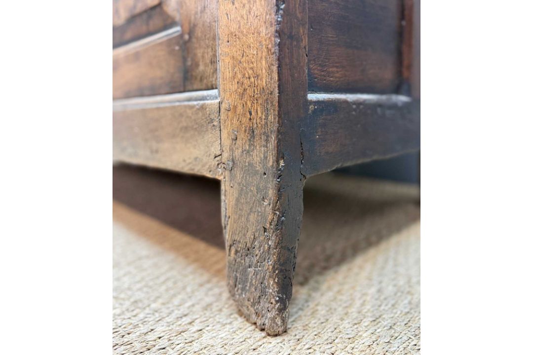 18TH CENTURY WELSH OAK TRIDARN, panel-back canopy top on turned supports, central section of arch - Image 11 of 12
