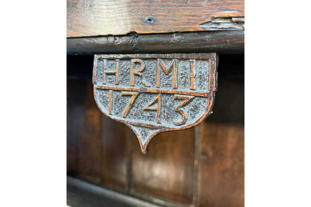 18TH CENTURY WELSH OAK TRIDARN, panel-back canopy top on turned supports, central section of arch - Image 4 of 12