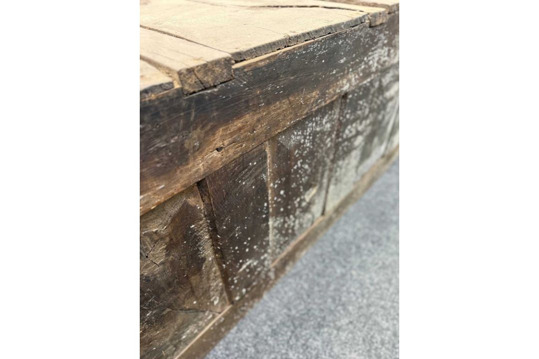18TH CENTURY WELSH OAK TRIDARN, panel-back canopy top on turned supports, central section of arch - Image 8 of 12