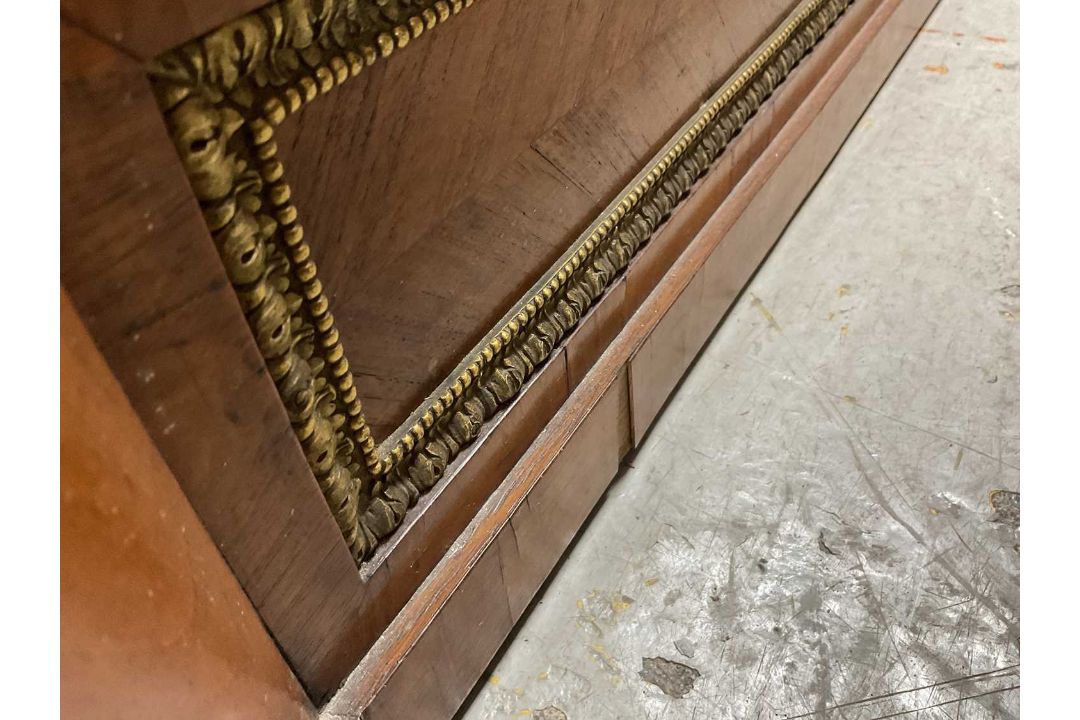 FINE LOUIS XVI STYLE ORMOLU & TULIPWOOD VITRINE BY H. J. HATFIELD & SONS richly decorated with - Image 22 of 26