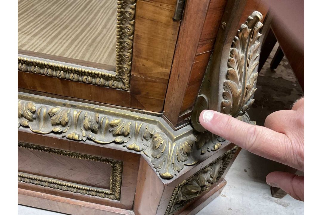 FINE LOUIS XVI STYLE ORMOLU & TULIPWOOD VITRINE BY H. J. HATFIELD & SONS richly decorated with - Image 23 of 26