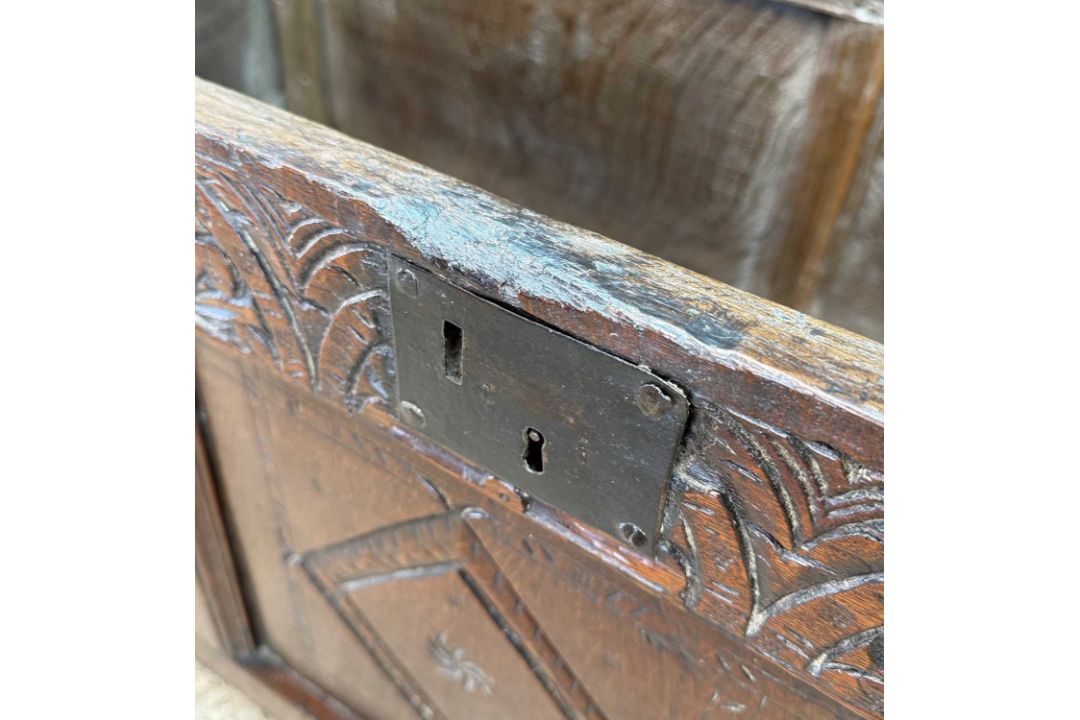 18TH CENTURY WELSH JOINED OAK CARVED COFFER, 53 (h) x 128 (w) x 53cms (d) Provenance: consigned - Image 6 of 10