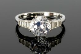 DIAMOND RING, the central old round-cut diamond approx. 1.7ct, estimated as H/J in colour and SI