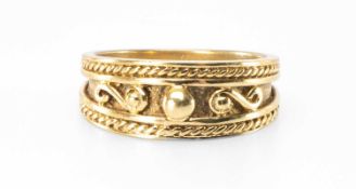 9CT GOLD DRESS RING worked with guilloché beads within rope-twist border, size O, 4.7g Provenance: