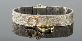 9CT WHITE GOLD BRACELET, 9CT GOLD PENDANT & 14CT GOLD RING, the bark-textured flush brick-link