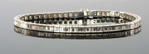 18CT GOLD DIAMOND-SET TENNIS BRACELET, the articulated box-links and clasp set with 172 baguette-cut