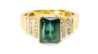 18K GOLD GREEN TOURMALINE & DIAMOND CHIP RING, ring size O, stamped '18K' and Iliana', 5.9g