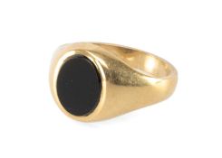 9CT GOLD & ONYX SIGNET RING, size N/O, 4.8g Provenance: private collection Gwynedd