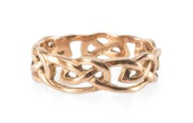 9CT GOLD 'CYMRU-Y-METEL' CELTIC RING, stamped 'CYM' and with dragon, ring size Q, 3.2g in 'Cymru-Y-