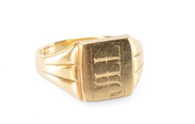 9CT GOLD GENT'S SIGNET RING, engraved with initials 'J.L.L', size Q/R, 5.8g Provenance: deceased