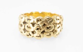 18CT GOLD COMPRESSED MESH-FORM RING, size P, 7.62g Provenance: private collection Cheshire