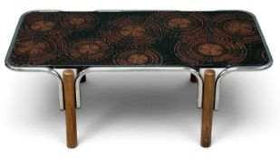 UNUSUAL MID-CENTURY TYPE LONG JOHN COFFEE TABLE with chrome supports, in the manner of Roger