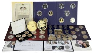 QUANTITY OF COLLECTABLE MINT COINS, including royal commemoratives Provenance: private collection