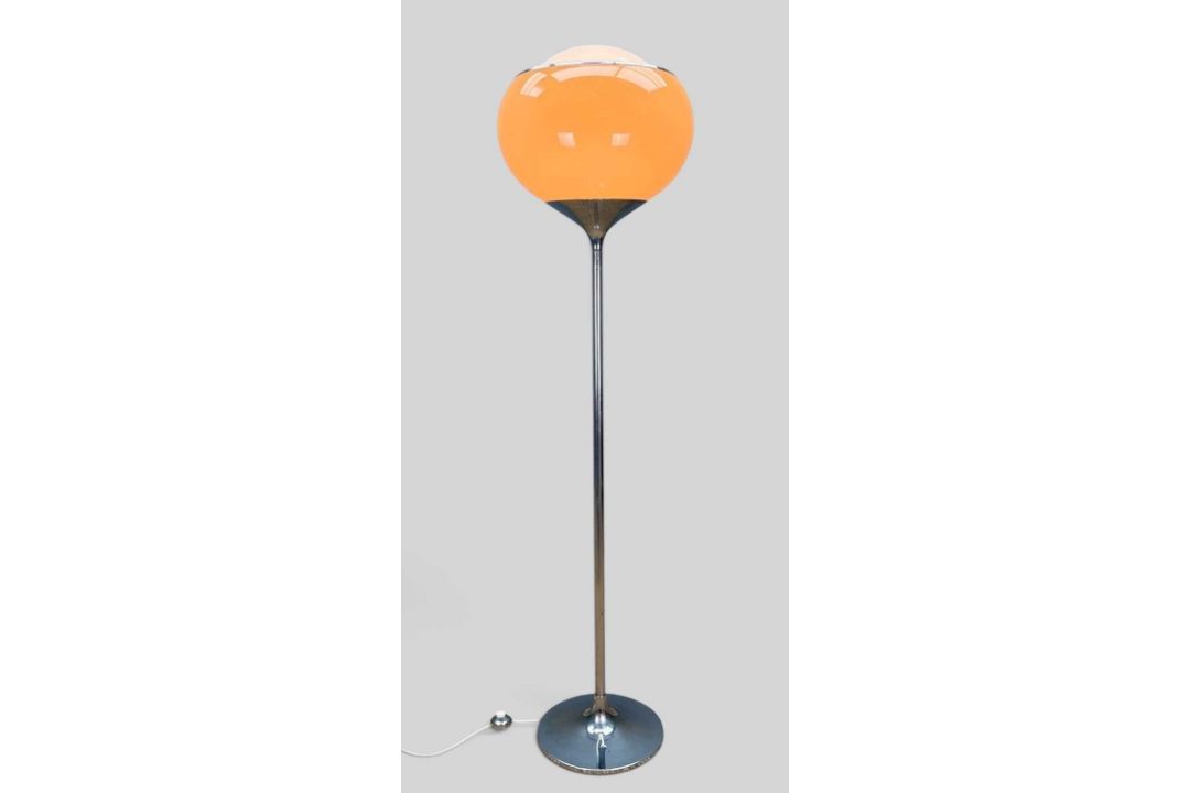 Identify Bulb Base MID-CENTURY HARVEY GUZZINI FLASH FLOOR LAMP, aka the Bud Grande, round ...
