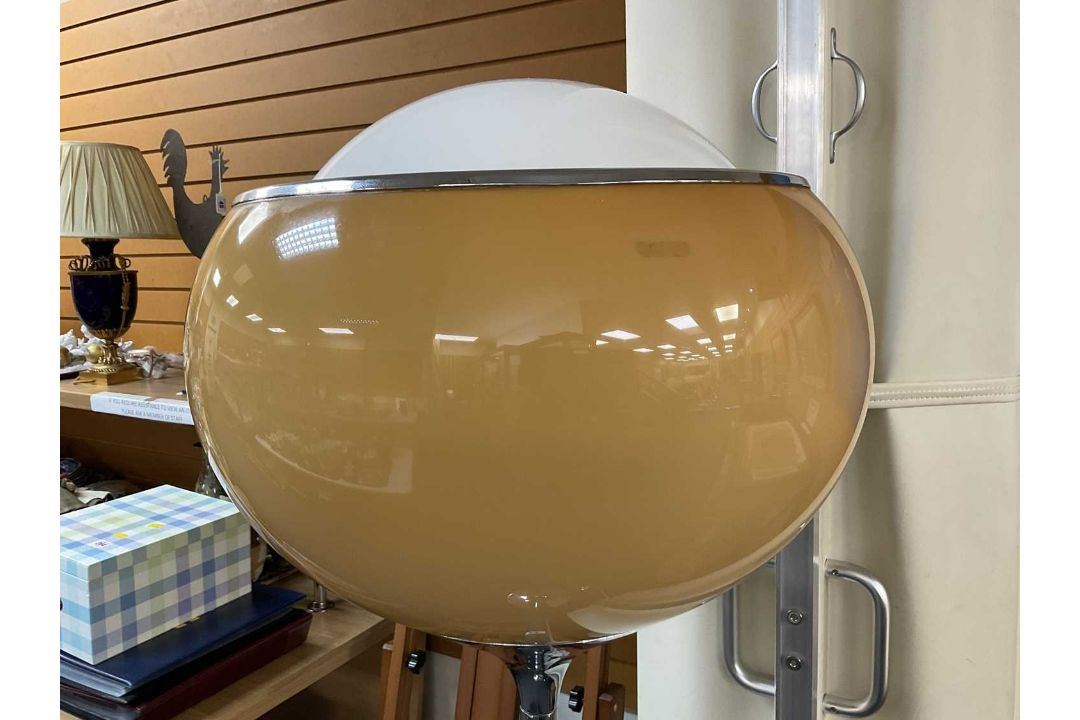 Identify Bulb Base MID-CENTURY HARVEY GUZZINI FLASH FLOOR LAMP, aka the Bud Grande, round ...