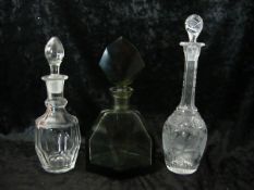 Konvolut 3 Karaffen. Teils Farbglas, teils Handgeschliffen. H bis 23cm. Kleinste Karaffe best.