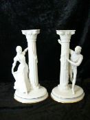 Romeo & Julia. Paar Kerzenleuchter in Porzellan mit Goldrand. Franklin. H. 25cm. Dazu weitere