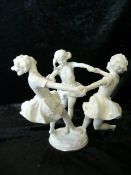Hutschenreuther. Kinderreigen. Entwurf Karl Tutter. Ø 26cm, H 23cm. (Kein Versand)
