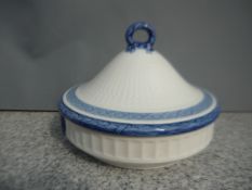 Royal Copenhagen Fächer Blau. Deckelschale im klassizistischen Stil. Erste Wahl. Ca. 23x18cm.