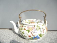 Kaiser Nanking. Teekanne mit Messinghenkel. L. 23cm. Sehr selten!