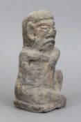 Anthropomorphe Sandsteinfigur eines Wächters oder Dämonen