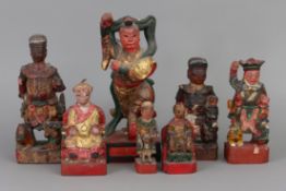 7 chinesische Schnitzfiguren