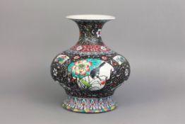Chinesische "famille rose" Porzellanvase 