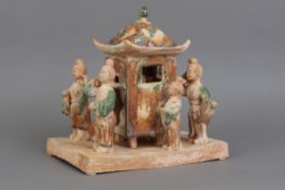 Chinesische Mingqi Terrakotta Figur im Stile der Tang Dynastie "Sänfte"