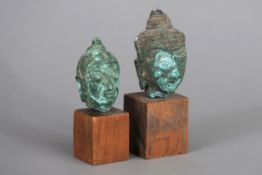 2 antike wohl thailändische Bronze Buddha-Köpfe