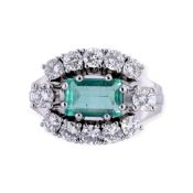 Smaragdring mit Brillantbesatz
