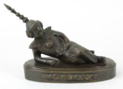 Liegender Buddha, Thailand 20. Jh., Bronze, schöne Patina, Verschraubung des Kopfschmucks gelockert,