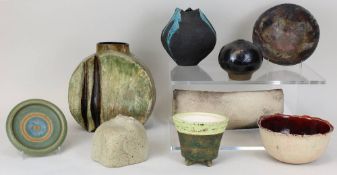 9 Keramikobjekte: Atelier Schäffenacker, Herbert (Ulm 1921-2010), Vase Modellnr. V 15, H 22,5 cm,