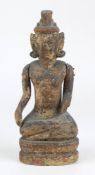 Padmasana Holzbuddha, 19. Jh., mit Resten v. Bemalung, am Sockel Reste v. Schriftzeichen, starker