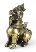 Chinesischer Tempellöwe aus Bronze, 20. Jh., H: 17 cm, T: 12 cm, Gew.: 1,4 kg, 5351 - 0126