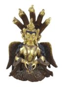 Naga Kanya Figur, Indien 20. Jh., Bronze, partiell vergoldet u. bemalt, H: 15 cm, B: 11 cm, Gew.: