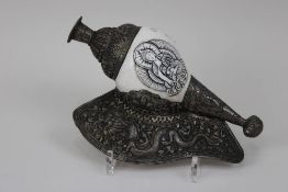 Dungkar Schneckentrompete, Tibet 19./20. Jh., dunk kar "Schneckenhorn" aus der Schale einer