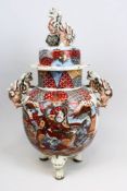 Satsuma Deckelvase aus Keramik mit Samuraidekor, Japan um 1900, Keramik, heller Scherben, Wandung