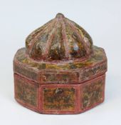 Deckeldose aus Pappmaché, Afghanistan, seltene wohl turkmenische Arbeit um 1900, achteckige Dose mit